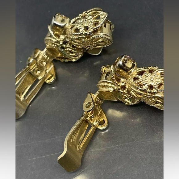 Vntg Art Nouveau Purple Crystals Goldtone Filigree Pin/clip earring set. - Picture 12 of 16